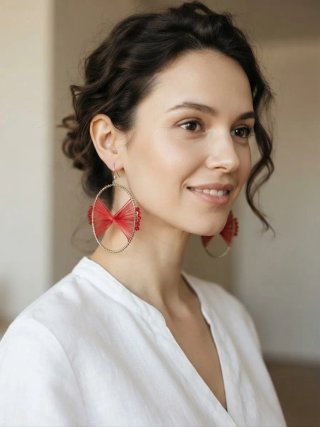Pendientes de Aro Grandes con Hilo Rojo