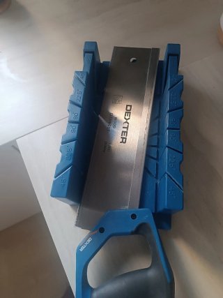 Serrucho Dexter y caja de ingletes