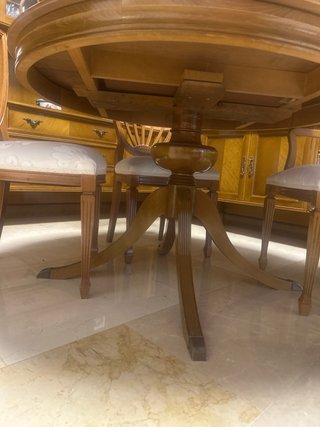 Mesa comedor extensible + 4 sillas y 2 sillones