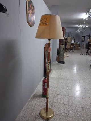 Lámpara de pie clásica