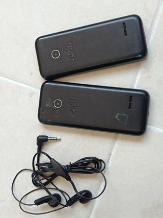 2 x Alcatel One Touch 2045X + Auriculares