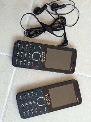 2 x Alcatel One Touch 2045X + Auriculares
