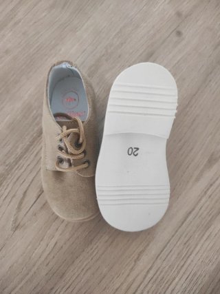 Zapatos de niño color beige
