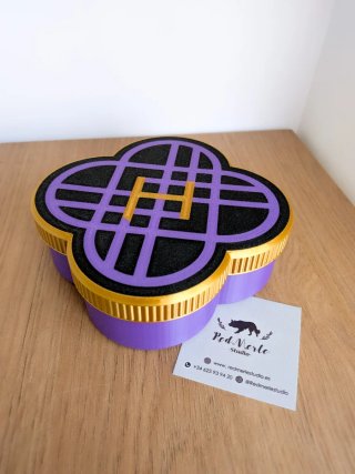 Caja joyero Huntrix diseño trébol dorado