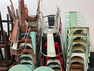 Sillas Metálicas Apilables Estilo Industrial