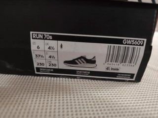 Zapatillas Adidas Negras y Blancas