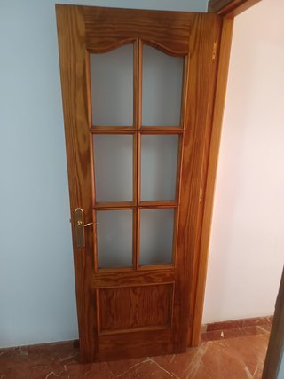 Puerta de Madera Clásica