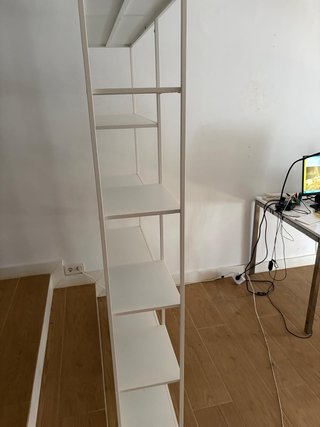 Estantería metálica blanca diseño moderno