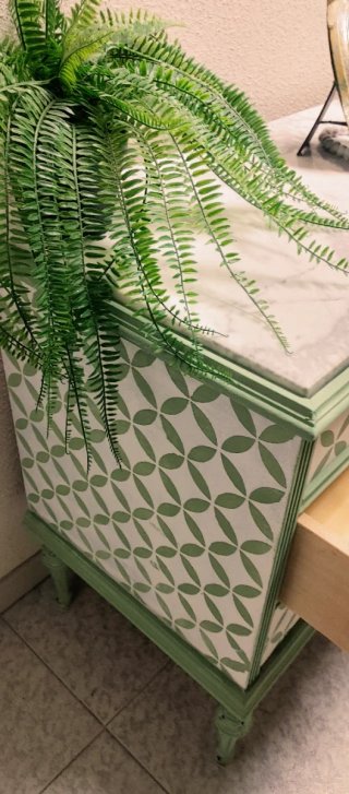 Cómoda de Madera con Estampado