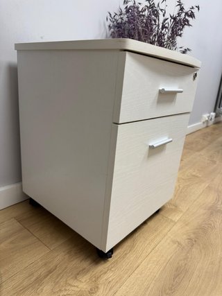 Cajonera de despacho blanca con llave