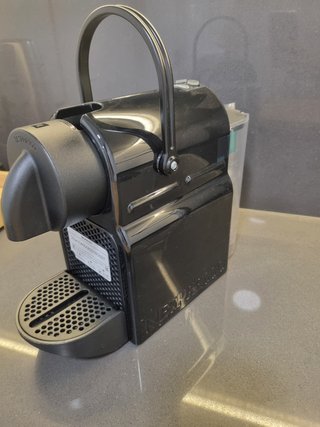 Cafetera Nespresso De'Longhi Inissia Negra