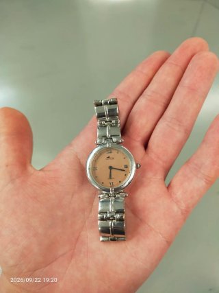 Reloj Lotus Beige y Plateado