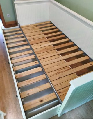 Cama doble de madera y metal