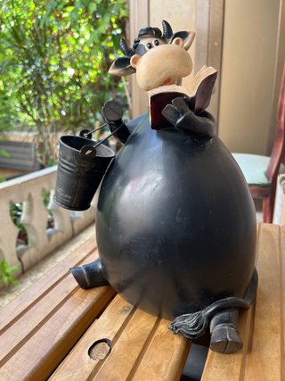 Figura Decorativa de Vaca con Pizarra