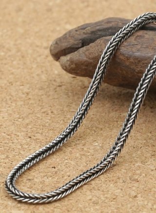 Cadena de plata envejecida