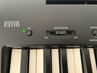 Piano Digital Kawai ES110B con Soporte y Banqueta