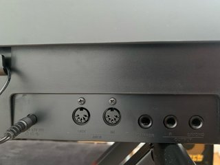Piano Digital Kawai ES110B con Soporte y Banqueta