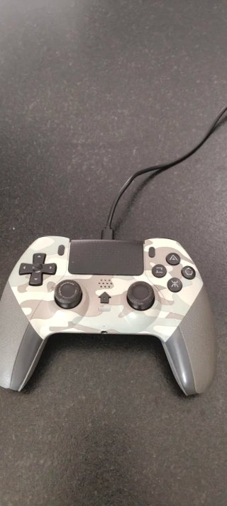 Consola PS4 (PlayStation 4) con mando y juego