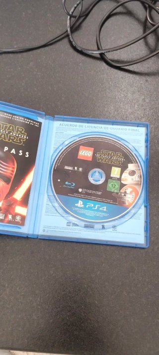 Consola PS4 (PlayStation 4) con mando y juego