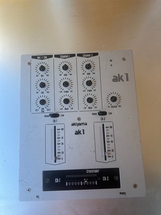 Mesa de DJ Akiyama AK1