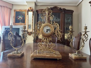 Conjunto de Reloj y Dos Candelabros