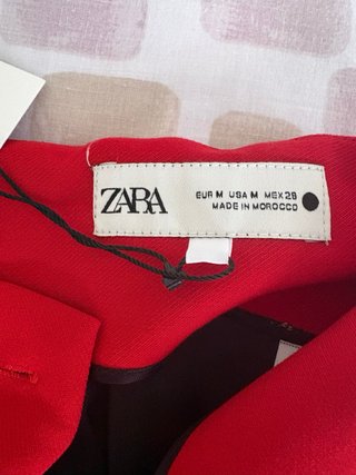 Pantalón corto Zara rojo