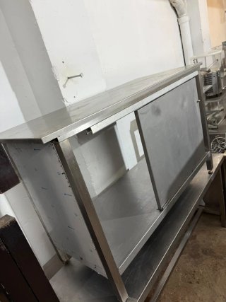 Mesa de acero inoxidable
