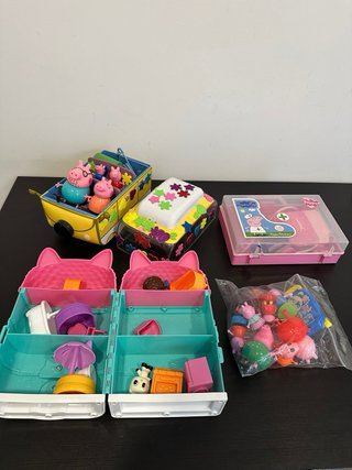 Lote Juguetes Bluey PeppaPig mas . Negociable