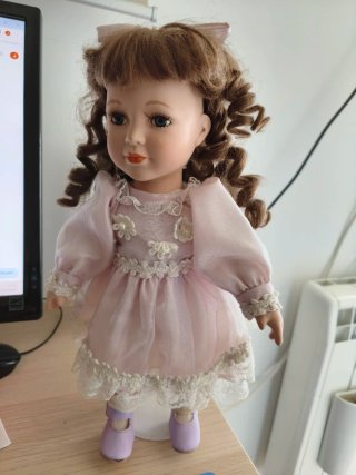 Muñeca de porcelana vintage