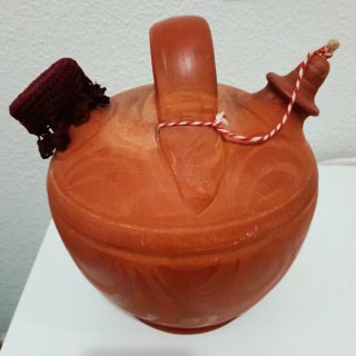 Botijo de barro artesanal vintage