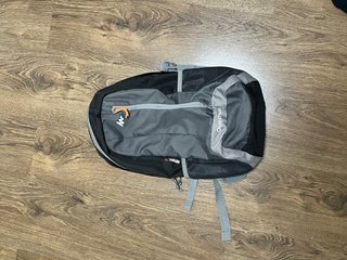 Mochila Quechua Arpenaz 20L Negra/Gris