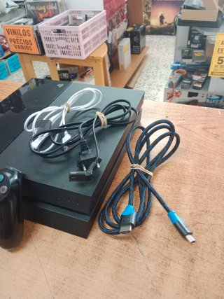 CONSOLA SONY PS4 FAT 500GB 14.00 MANDO Y CABLES