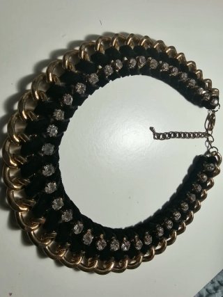 Gargantilla de Terciopelo Negro y Cadena