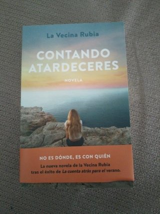 Contando atardeceres novela : no es dónde, es c...