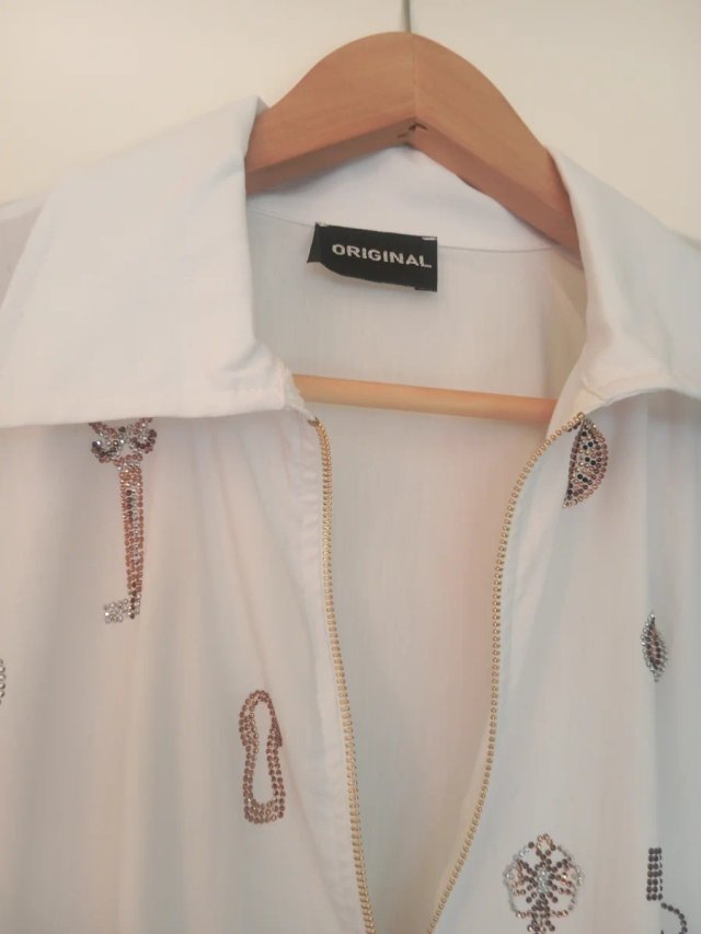 Camisa Blanca con Cremallera y dibujos en dorado