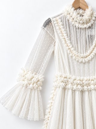 Vestido blanco tejido plumeti para evento