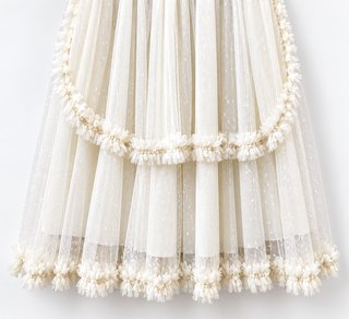 Vestido blanco tejido plumeti para evento