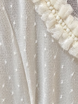 Vestido blanco tejido plumeti para evento