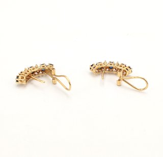 Pendiente de oro de 18k piedras, 4.09 g.
