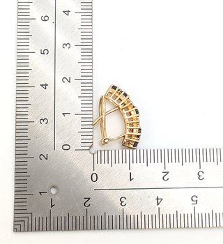 Pendiente de oro de 18k piedras, 4.09 g.