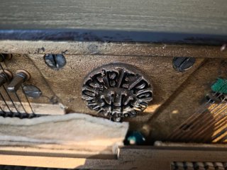 Piano Vertical Offberg