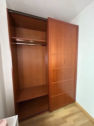 Armario de Madera con Puertas Correderas