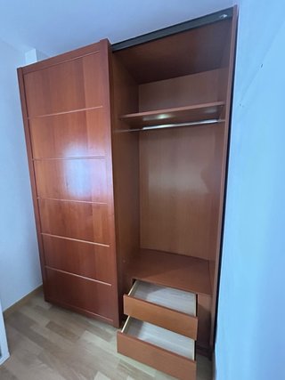 Armario de Madera con Puertas Correderas