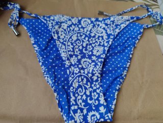 Braga de bikini azul con estampado