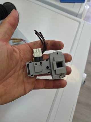 Cierre de puerta lavadora Otsein — 5 €