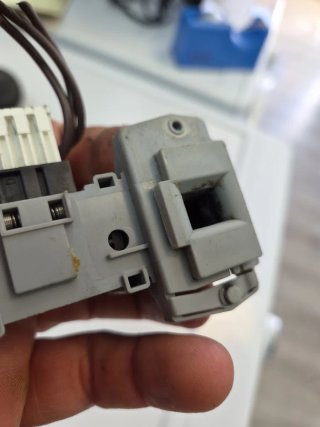 Cierre de puerta lavadora Otsein — 5 €