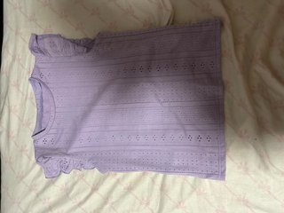 Camiseta Morada con Detalle Calado
