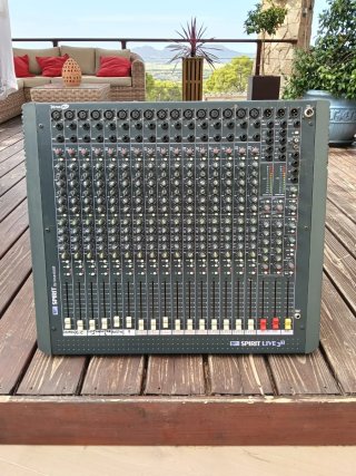 Mesa de Mezclas Soundcraft Spirit Live 16