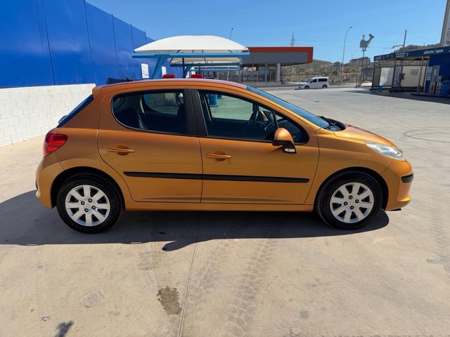 PEUGEOT 207 CONFORT - IMPECABLE