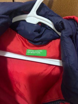 Chaleco Benetton niño azul y rojo